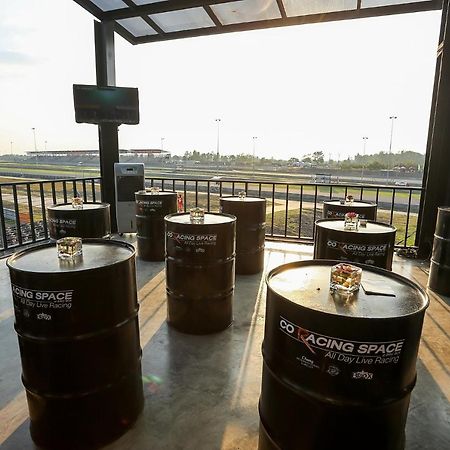 Bric Box Hotel Buriram Kültér fotó