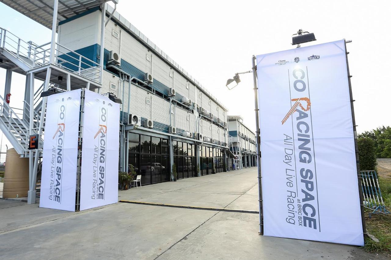 Bric Box Hotel Buriram Kültér fotó