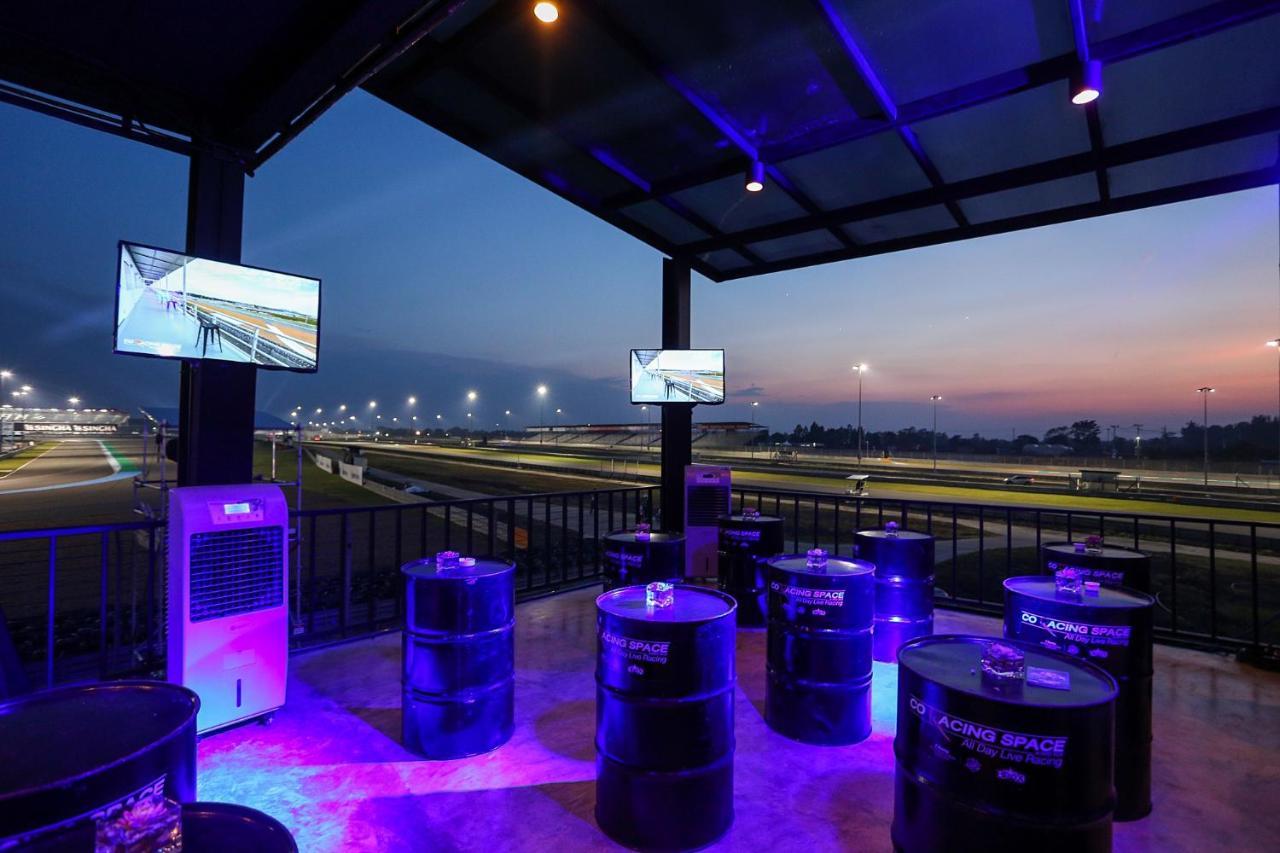 Bric Box Hotel Buriram Kültér fotó