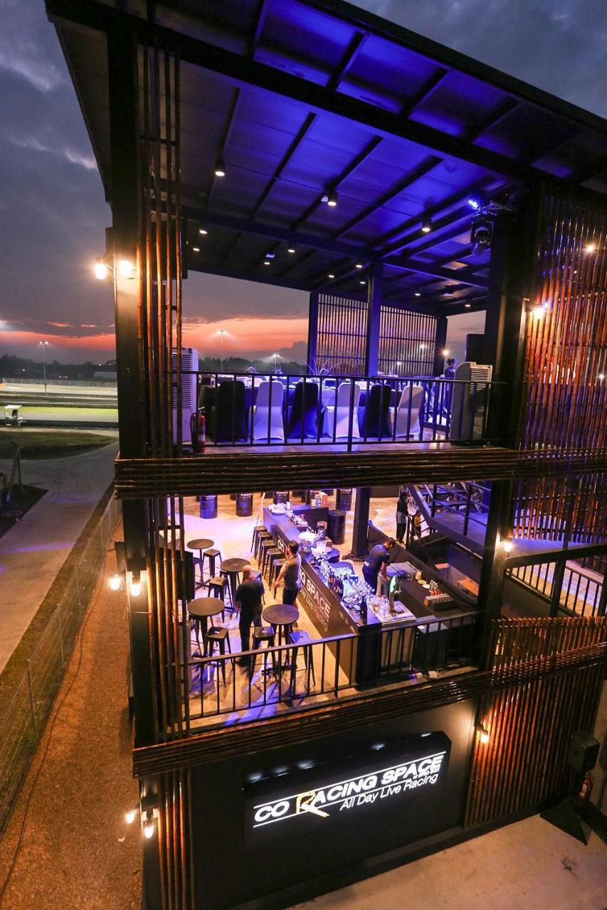 Bric Box Hotel Buriram Kültér fotó